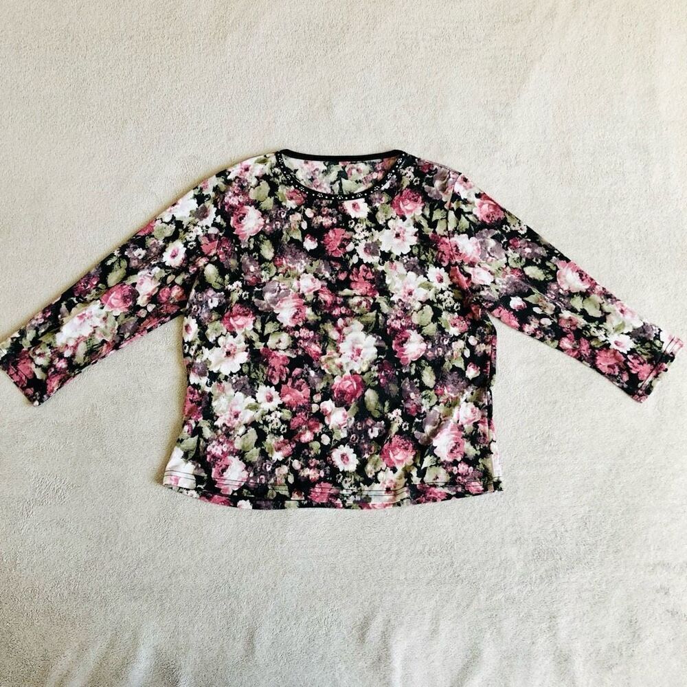 Women’s Floral and Rhinestone 3/4 Round Neck Top